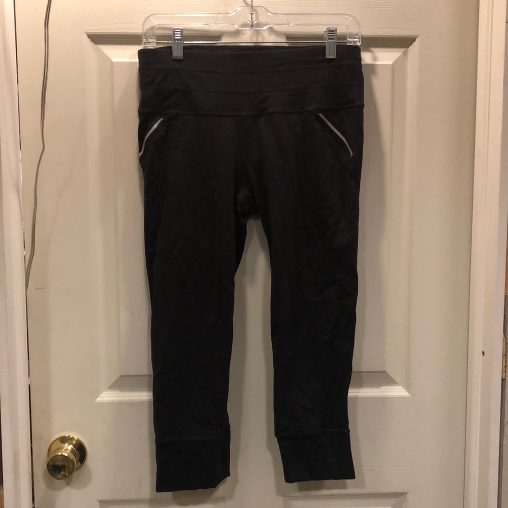 Athleta Black Relay Capri Cropped Joggers Leggings Size M